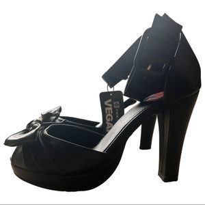Tuk bow platform heel size 7 Vegan NWT